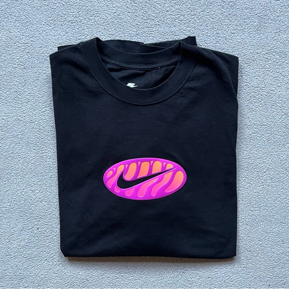 Nike Shirt Womens XL Swoosh Loose Fit Silicone Sportswear Max90 The Nike Tee